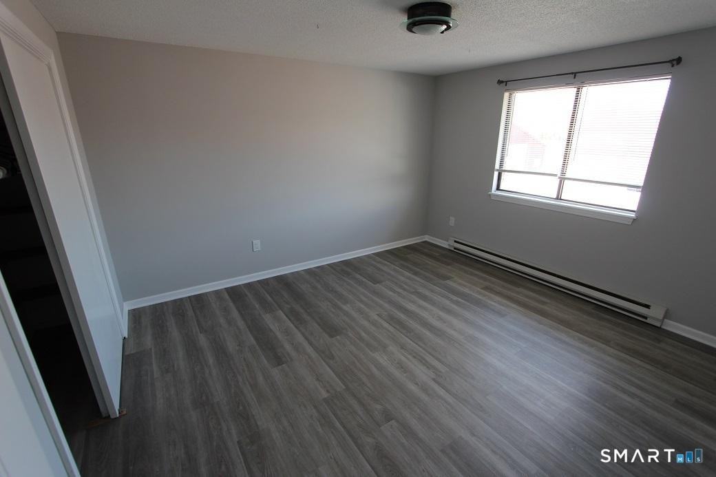 135 Woodglen Dr - Photo 6 of 9