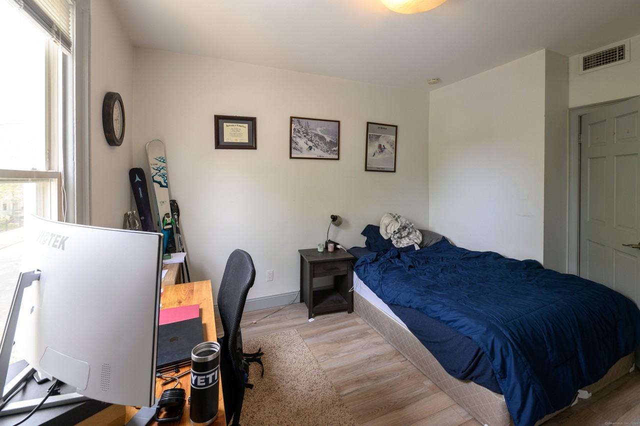 54 Mechanic St - Photo 4 of 22