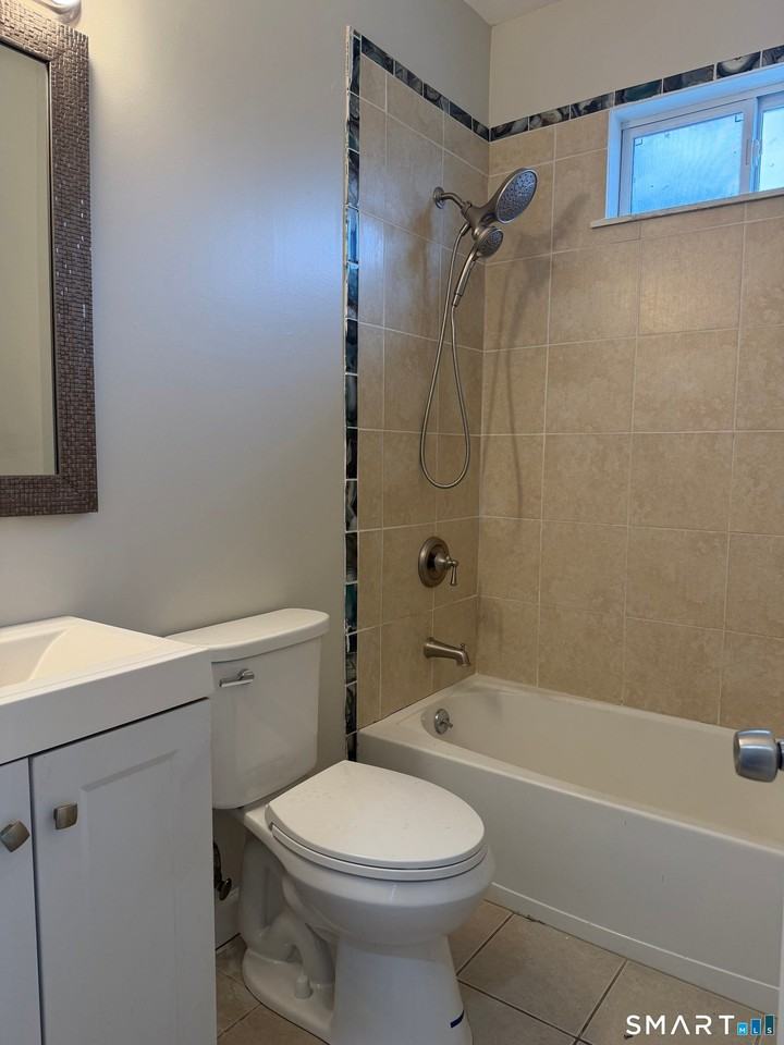 162164 Martin St - Photo 4 of 7