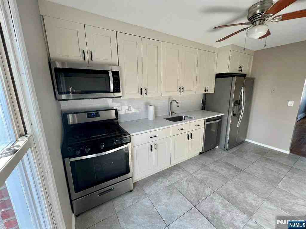 26 Clinton St - Photo 3 of 6