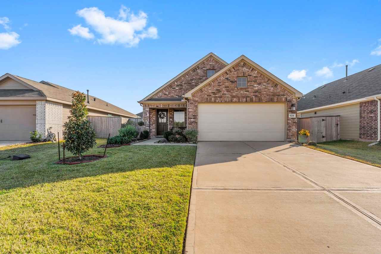 928 Gentle Moss Dr - Photo 3 of 40
