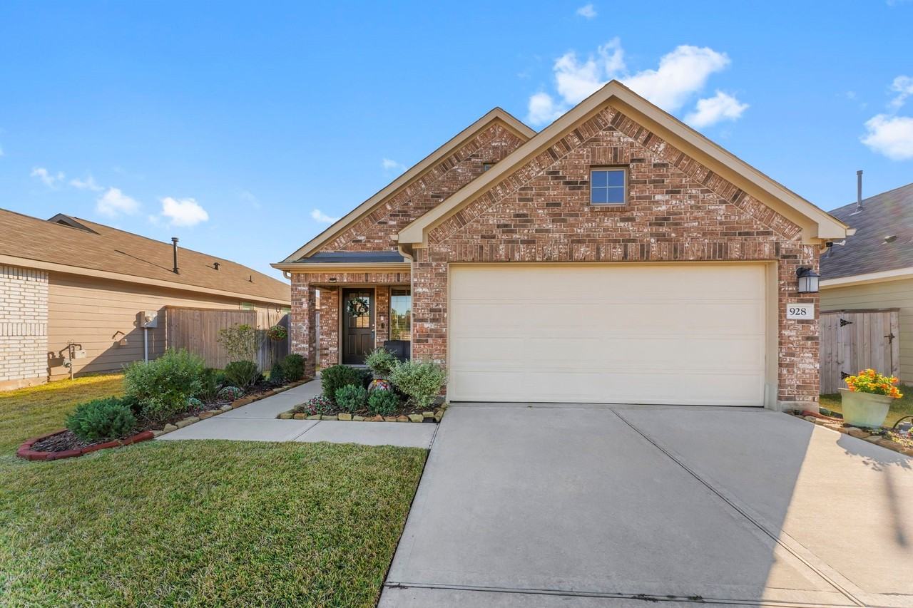 928 Gentle Moss Dr - Photo 4 of 40