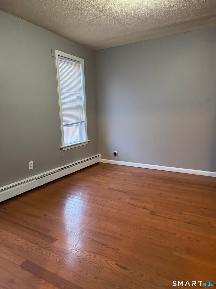 5052 York St - Photo 3 of 7