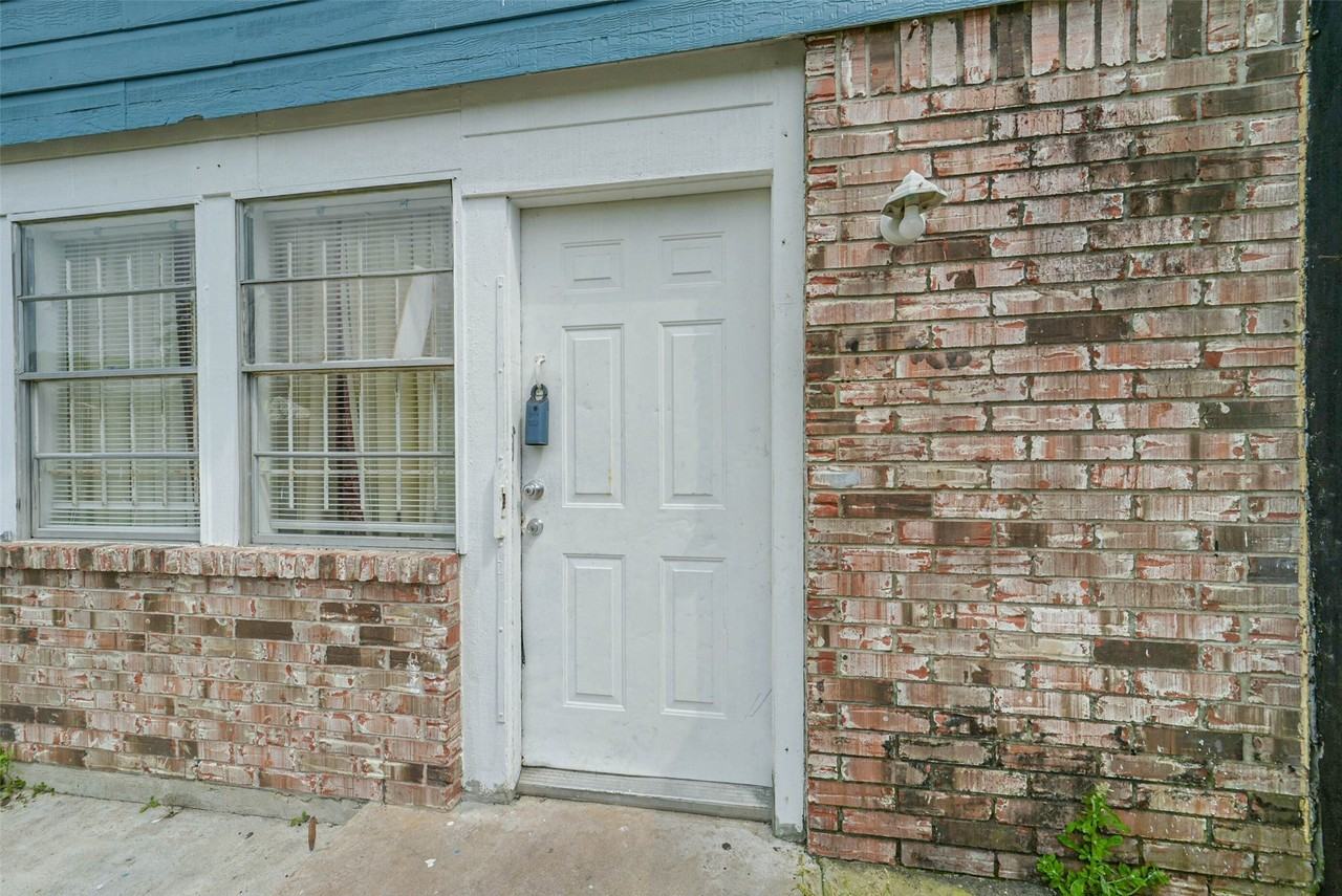 9710 Galaxy St - Photo 6 of 30