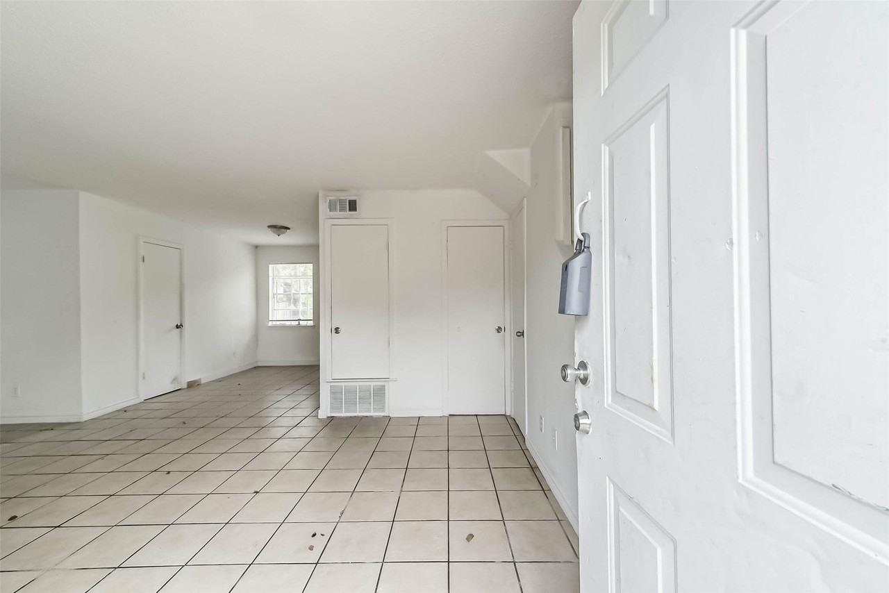 9710 Galaxy St - Photo 7 of 30