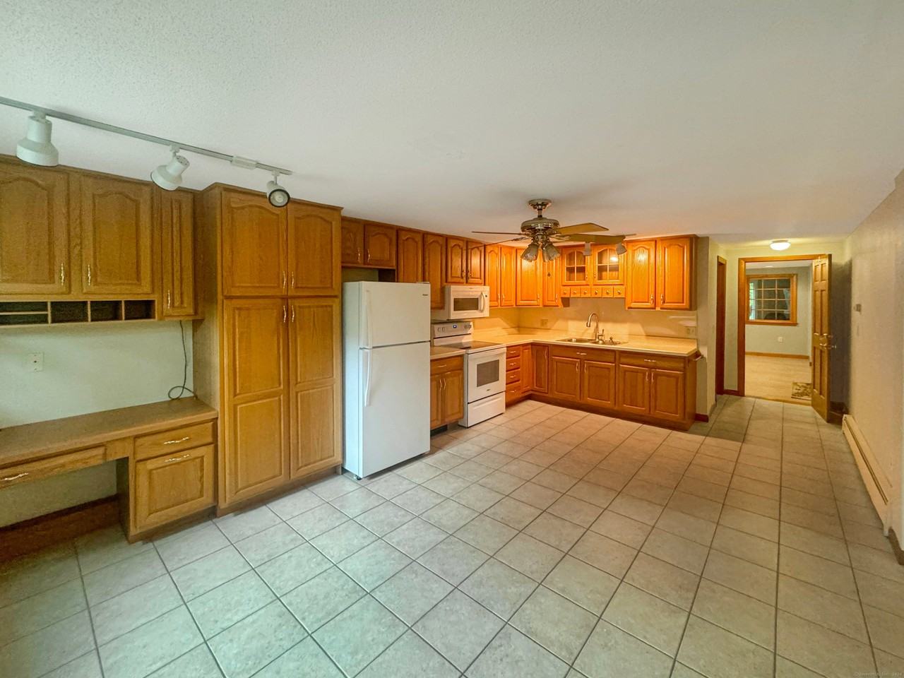85 Debbie Dr - Photo 3 of 19