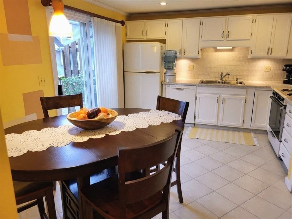 16 Pinecrest Vlg - Photo 3 of 17