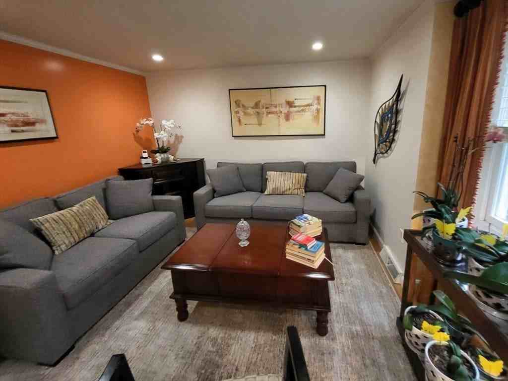 16 Pinecrest Vlg - Photo 5 of 17