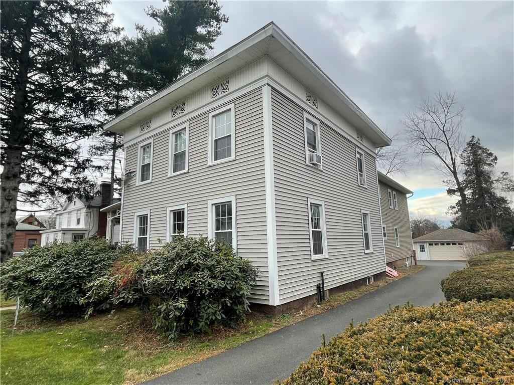324 Main St - Photo 2 of 16
