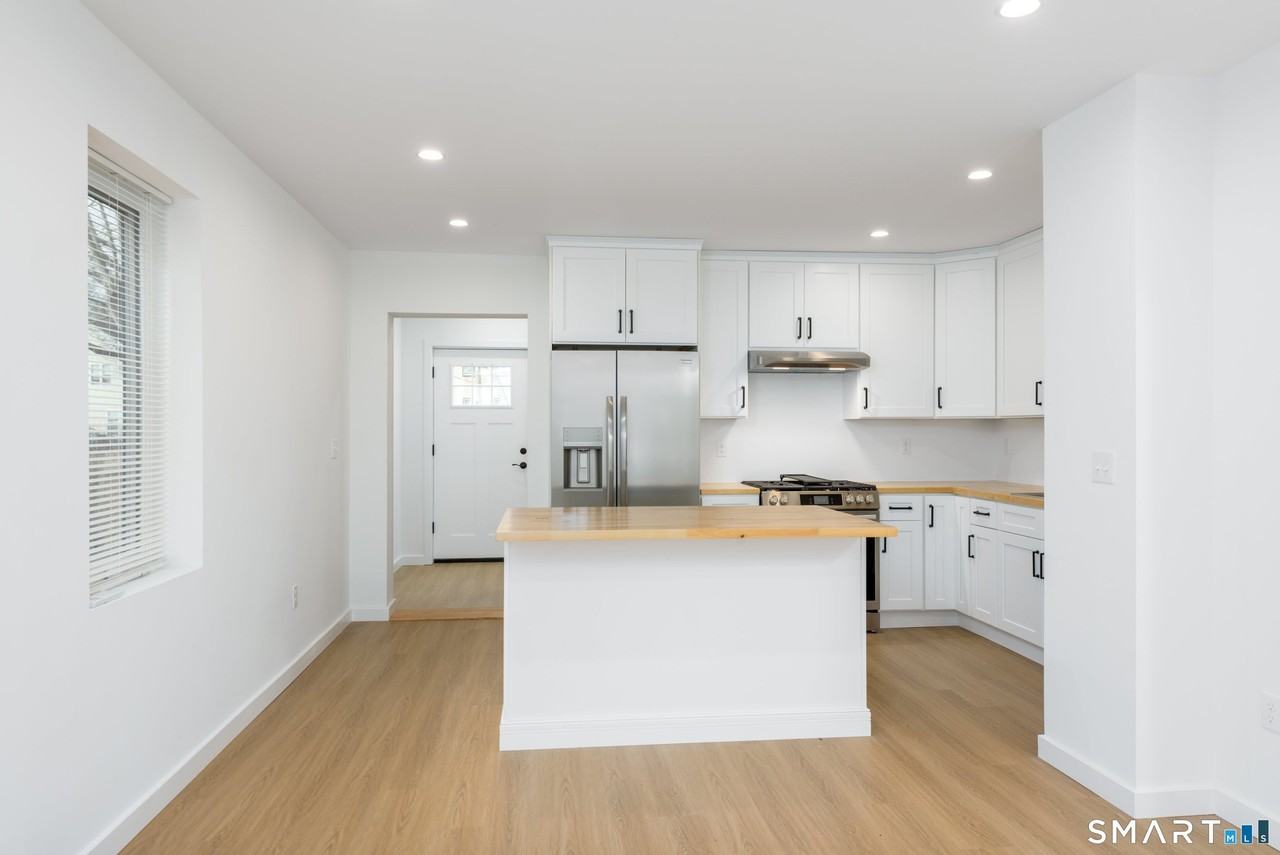 28 Townsend St - Photo 4 of 40