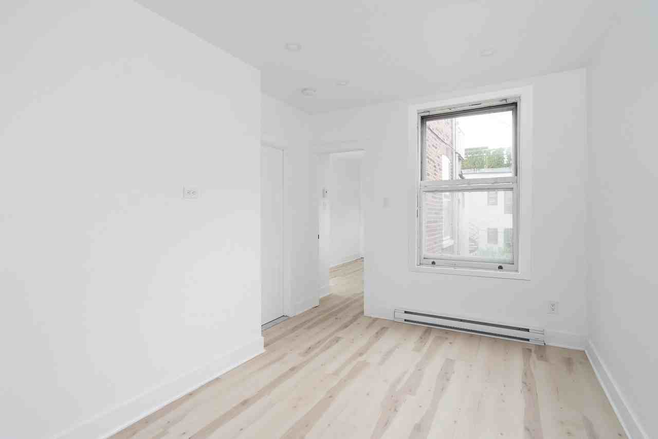 977 Rue Napoléon - Photo 2 of 12