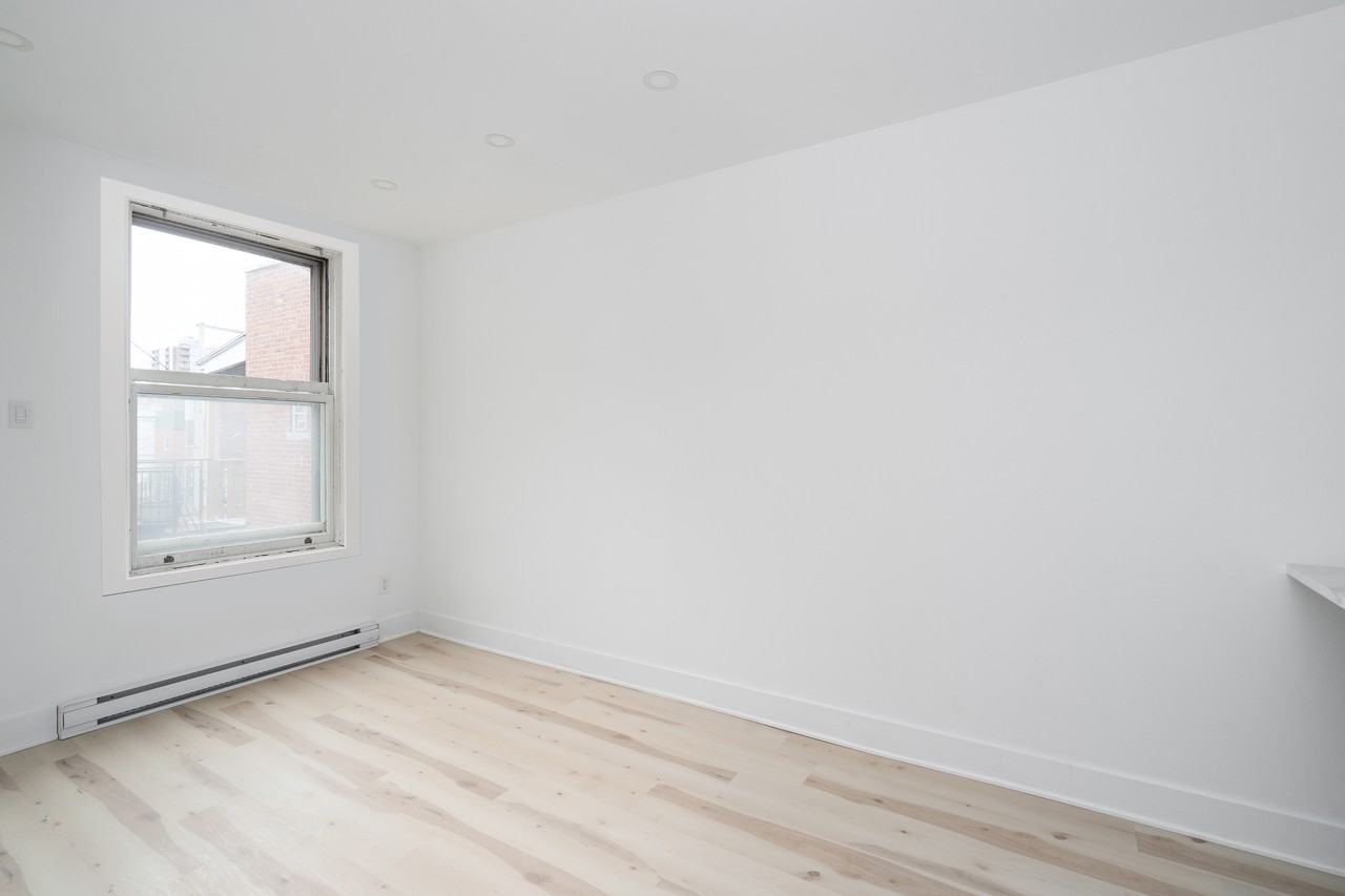 977 Rue Napoléon - Photo 6 of 12