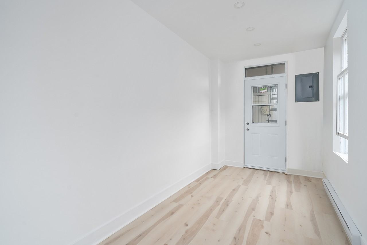 977 Rue Napoléon - Photo 7 of 12