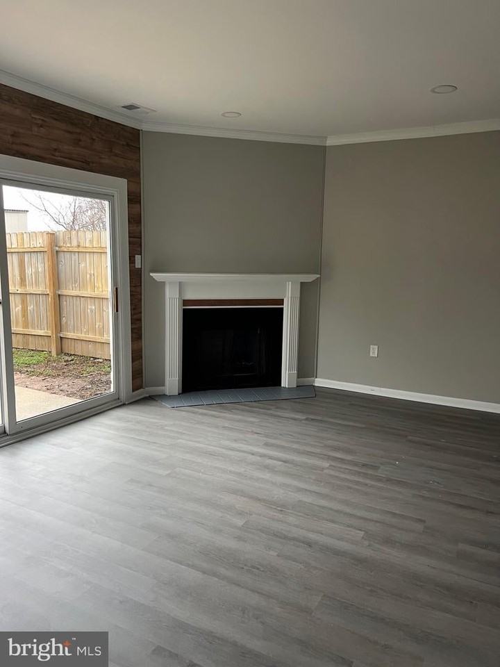 406 Essexwood Ct - Photo 3 of 14