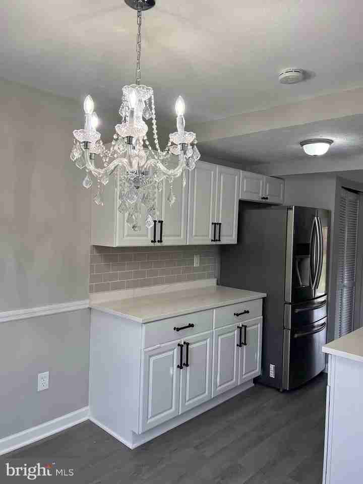 406 Essexwood Ct - Photo 5 of 14