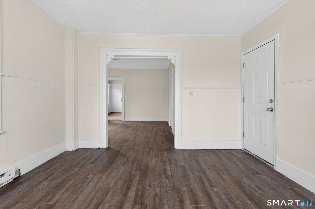 27 Beacon St - Photo 2 of 21