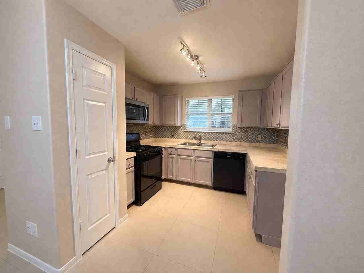 21130 Kenswick Meadows Ct - Photo 4 of 12