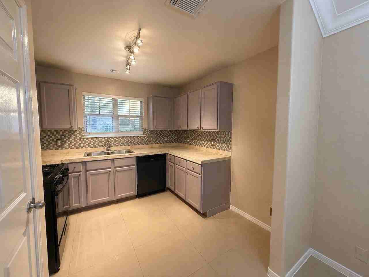21130 Kenswick Meadows Ct - Photo 5 of 12