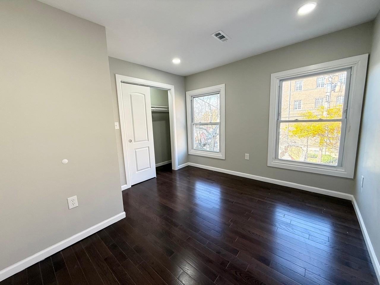41 Howe St - Photo 3 of 9