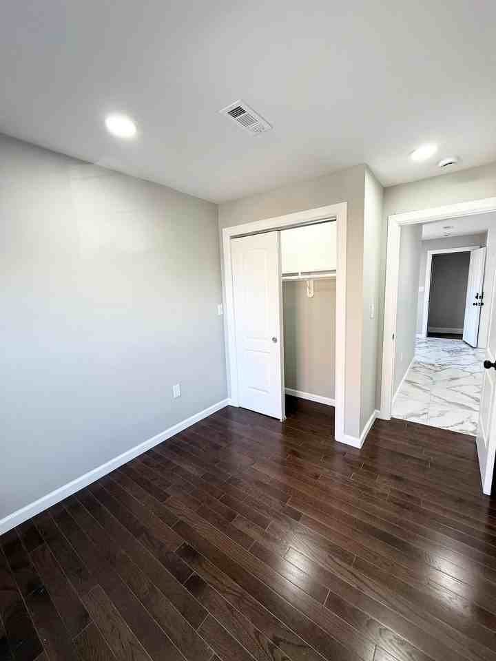 41 Howe St - Photo 4 of 9