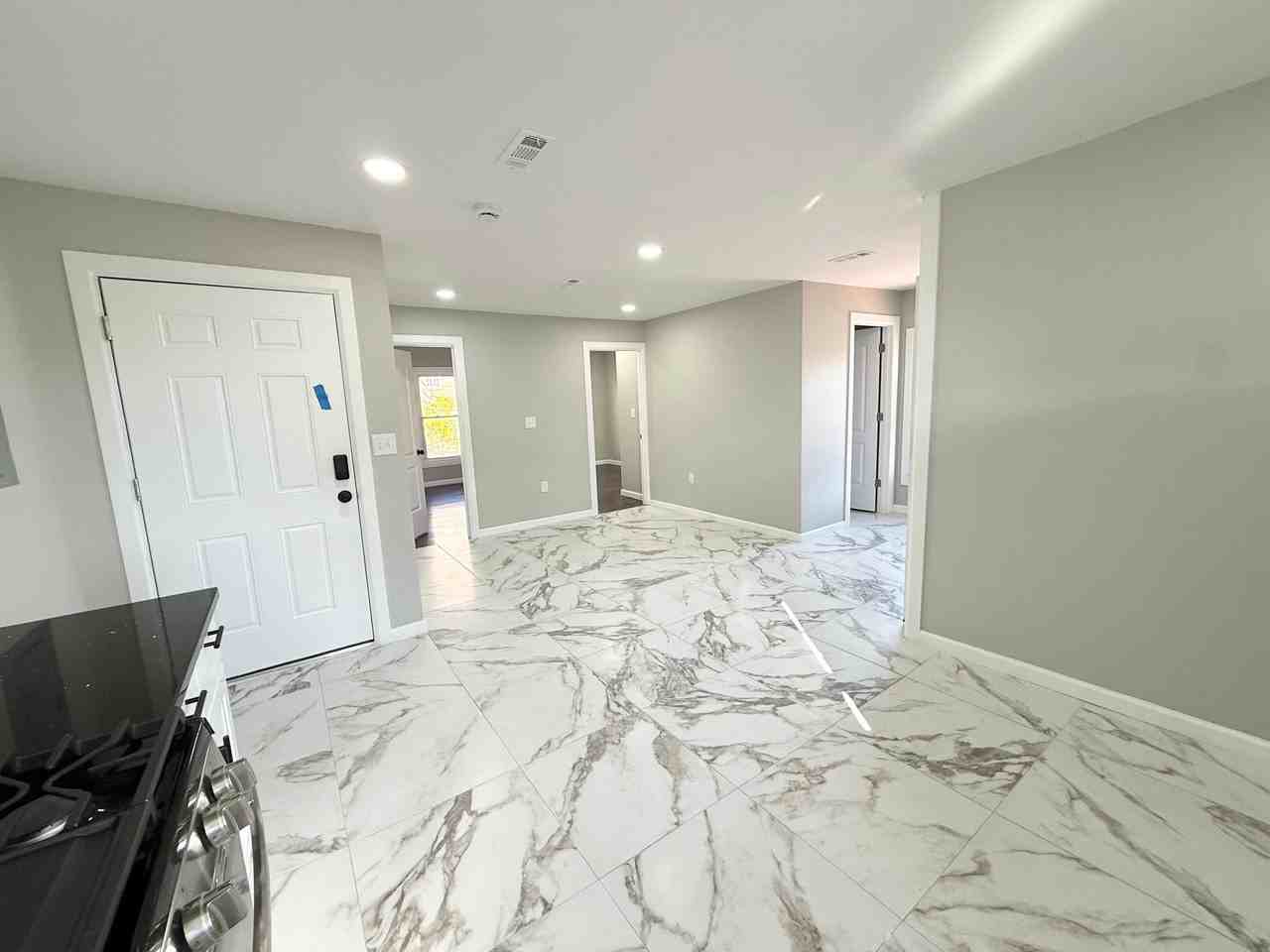 41 Howe St - Photo 7 of 9