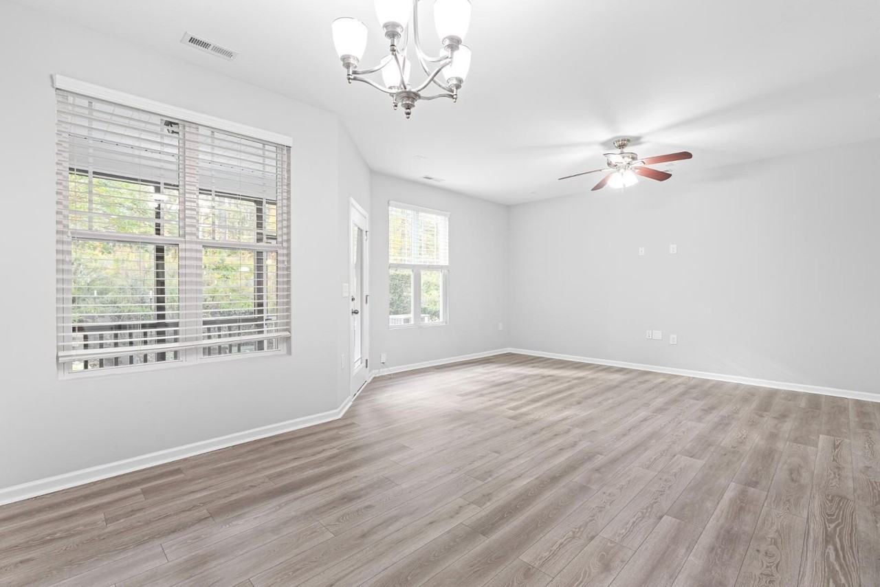 313 Durants Neck Ln - Photo 5 of 33