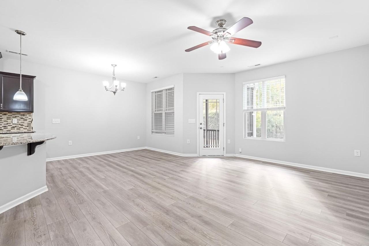 313 Durants Neck Ln - Photo 6 of 33