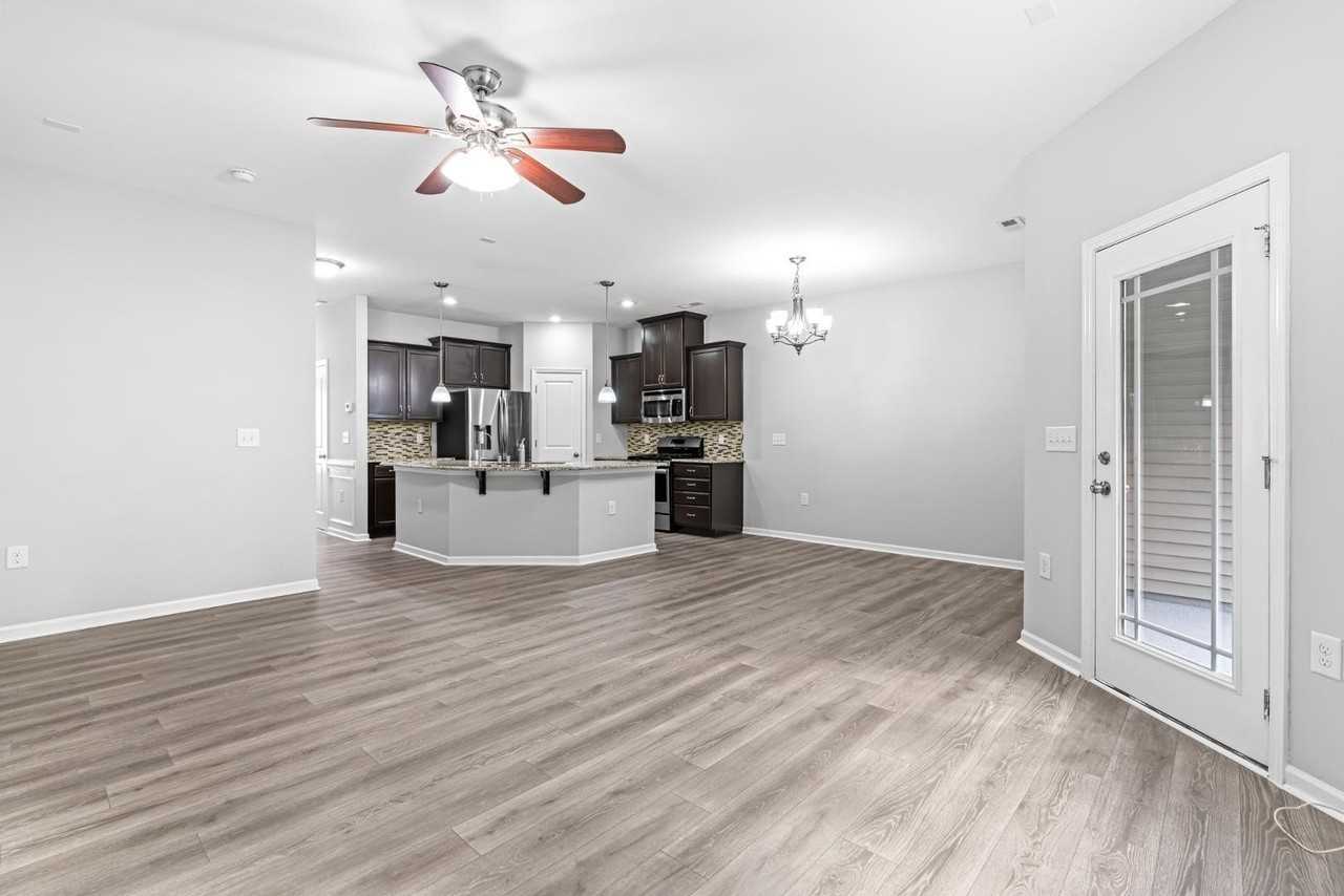 313 Durants Neck Ln - Photo 7 of 33