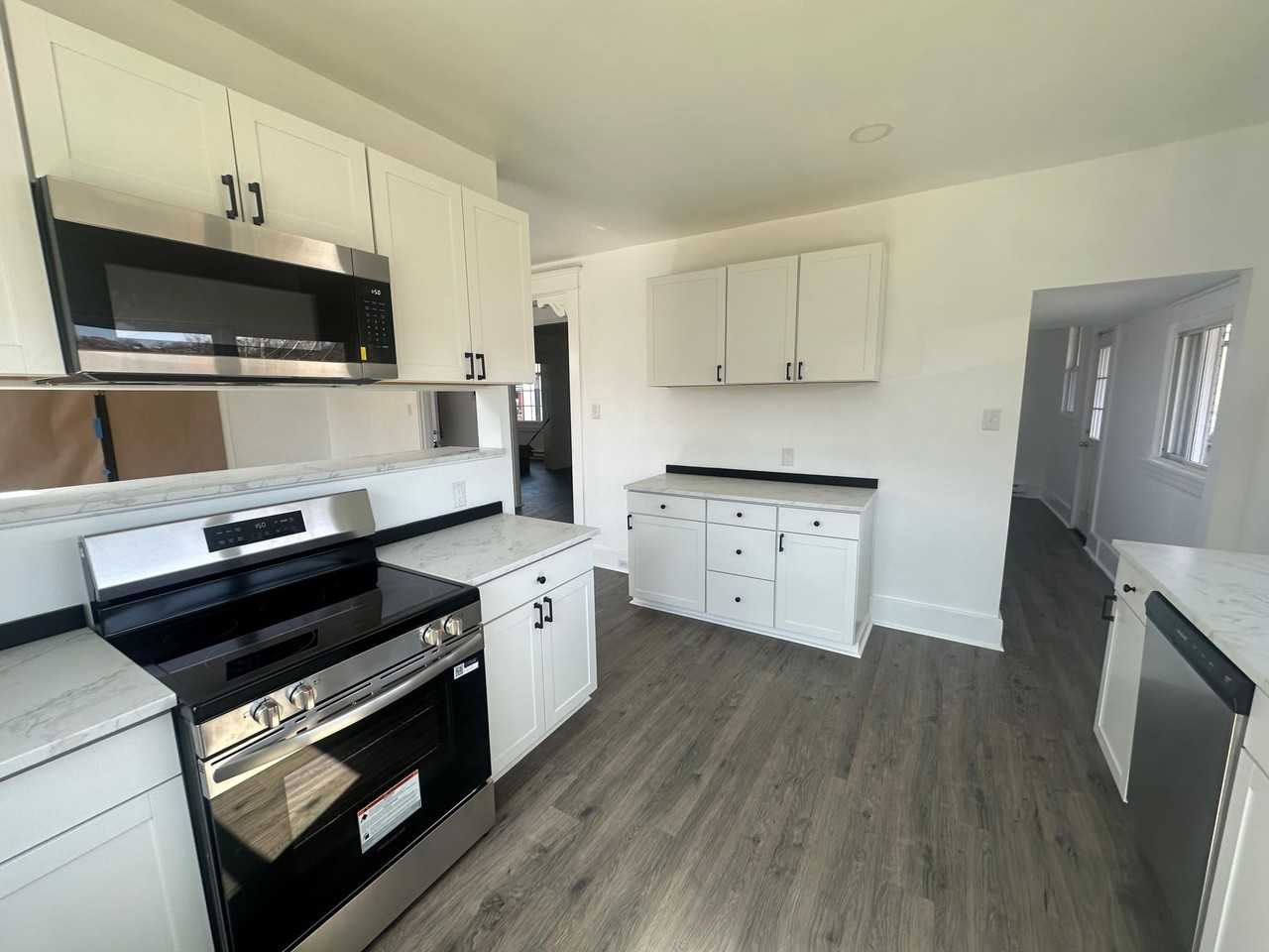 9325 South Loomis Street - Photo 3 of 14