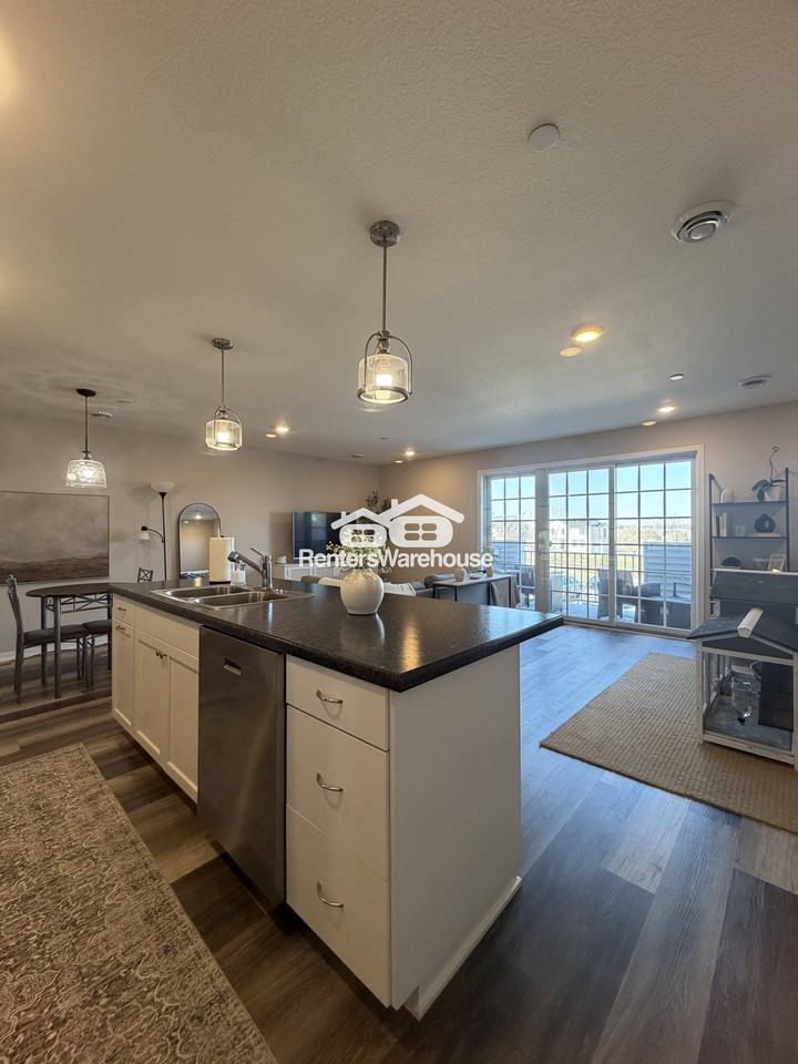 642 Shardlow Ln Ne - Photo 3 of 17