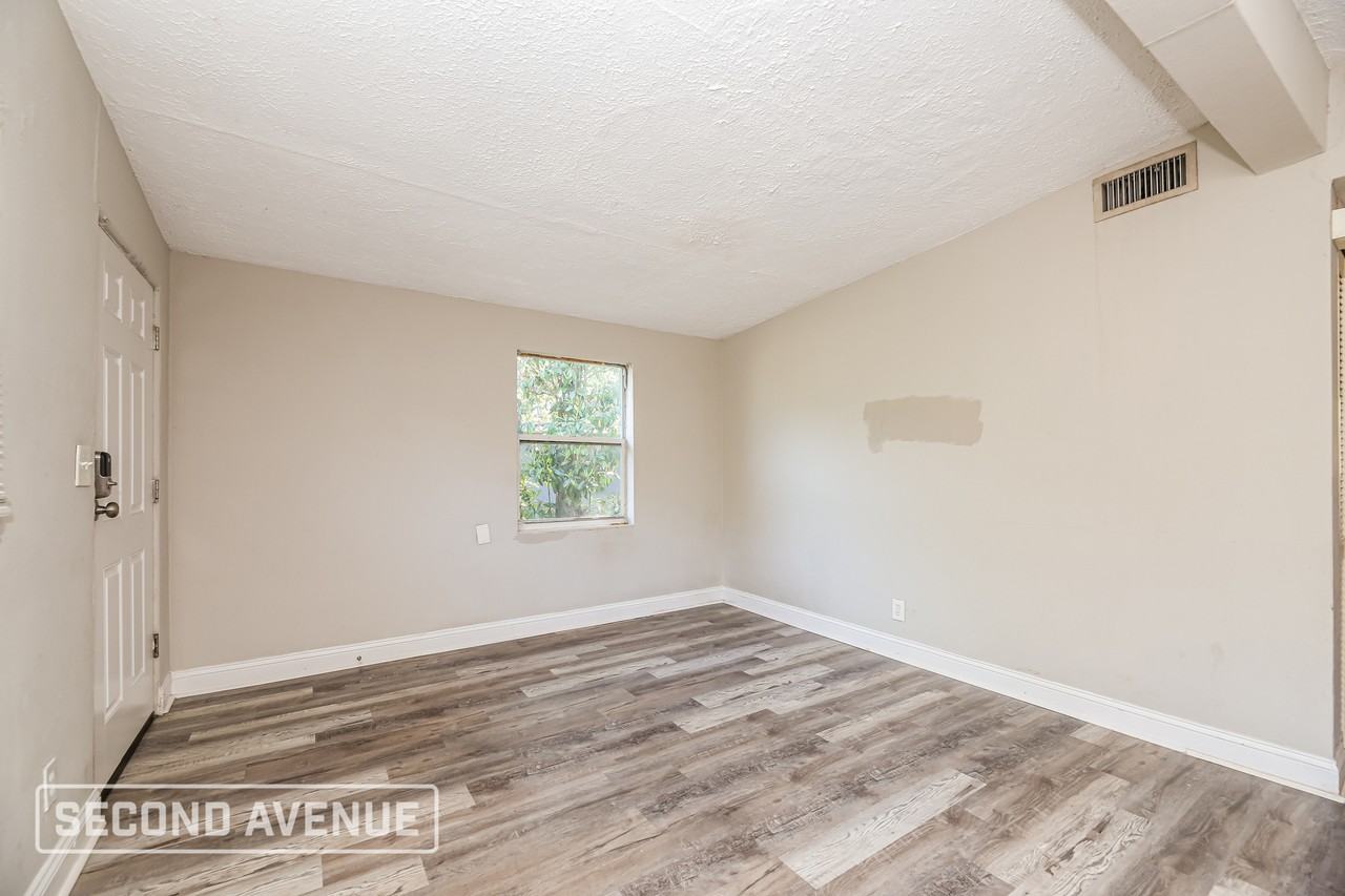 4144 Katanga Dr N - Photo 4 of 28