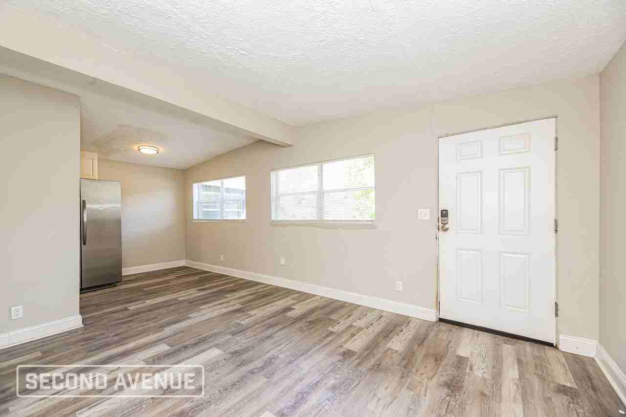 4144 Katanga Dr N - Photo 5 of 28