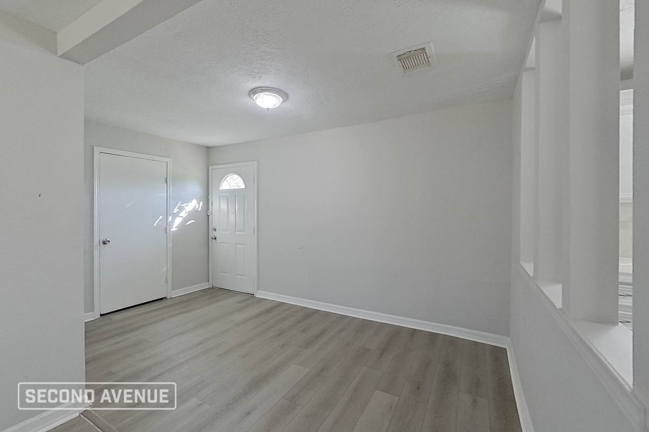 205 Tilden Dr - Photo 2 of 21