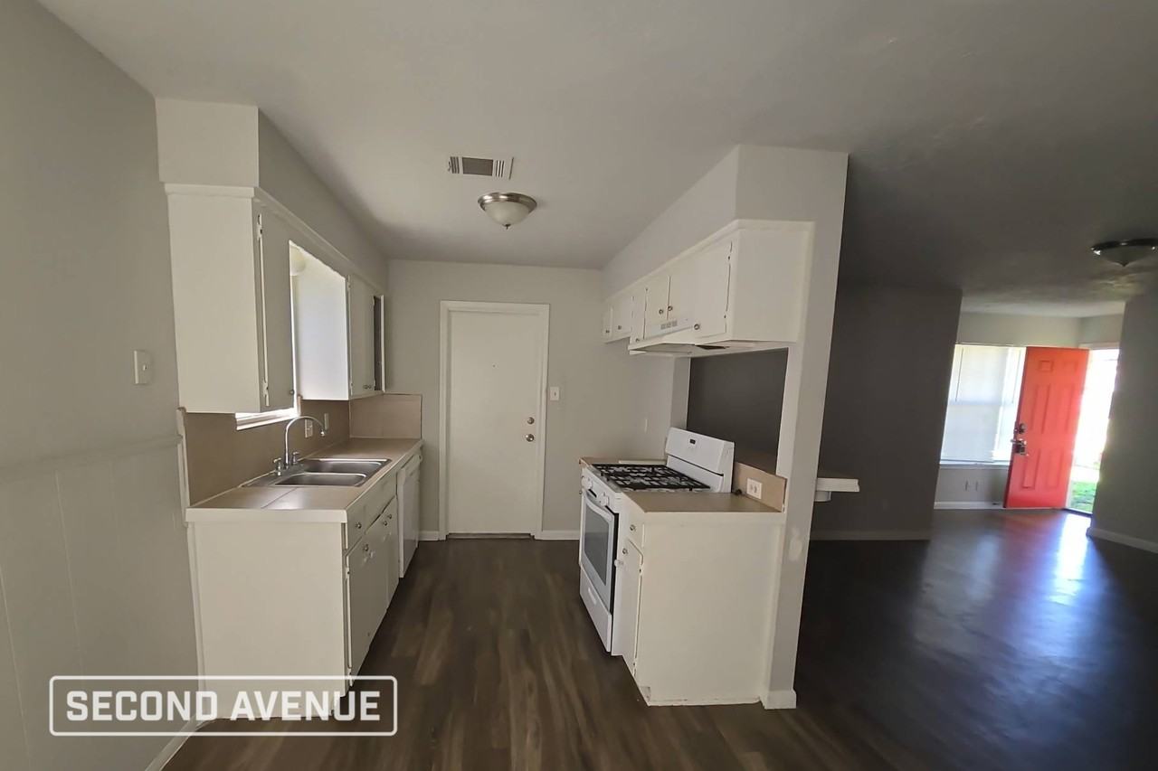 1302 Gamma St - Photo 4 of 14