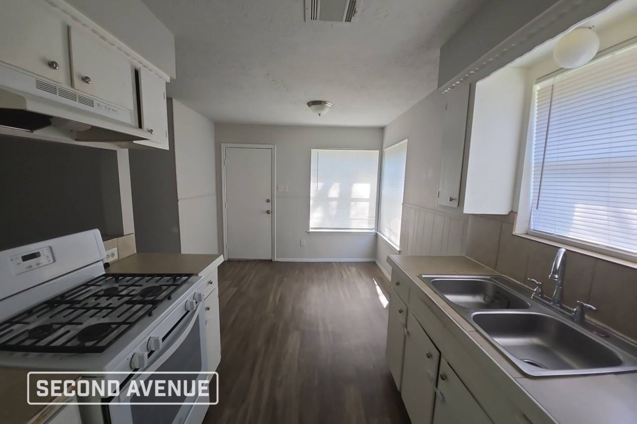 1302 Gamma St - Photo 5 of 14