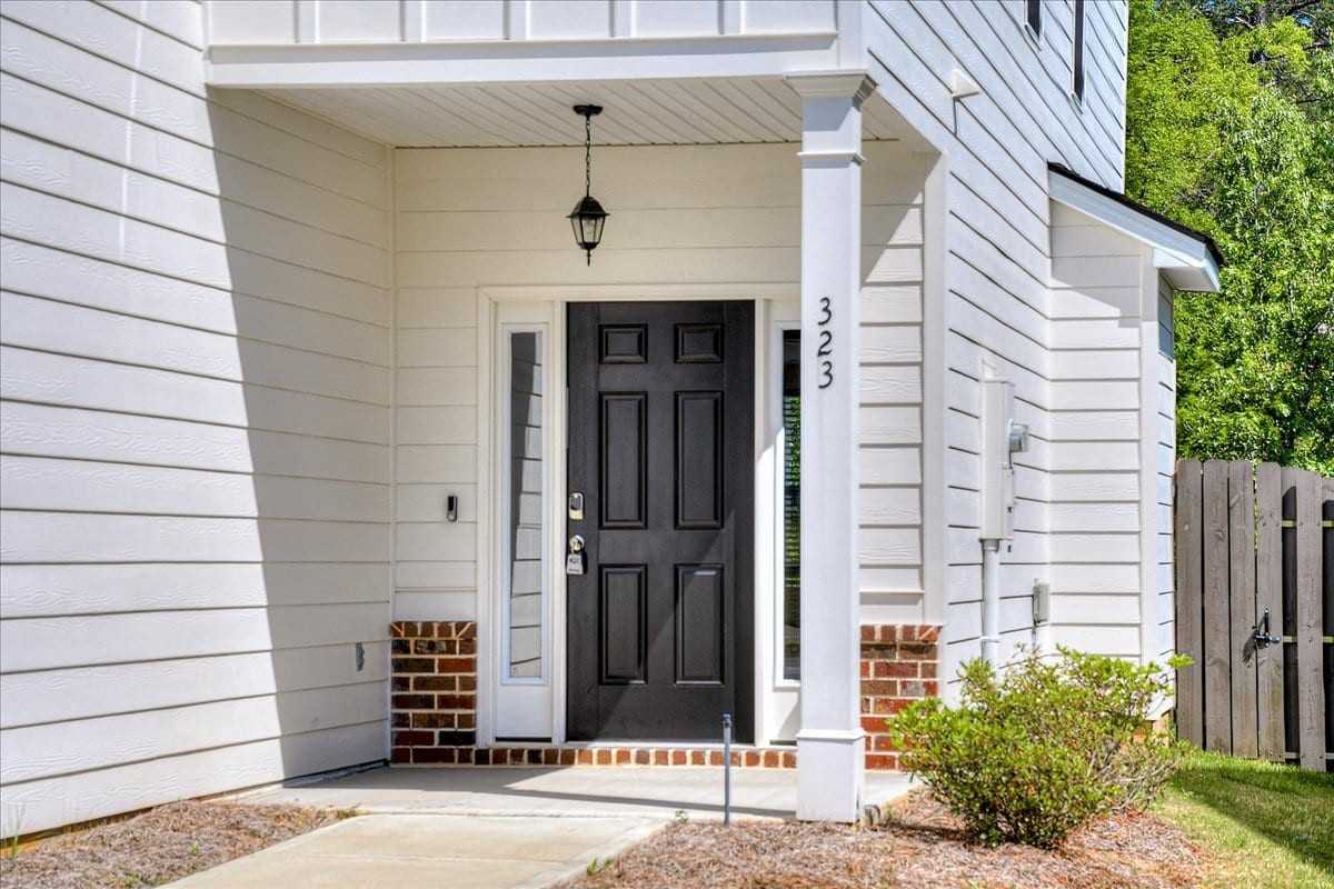 323 Colonnades Dr #1 - Photo 2 of 33