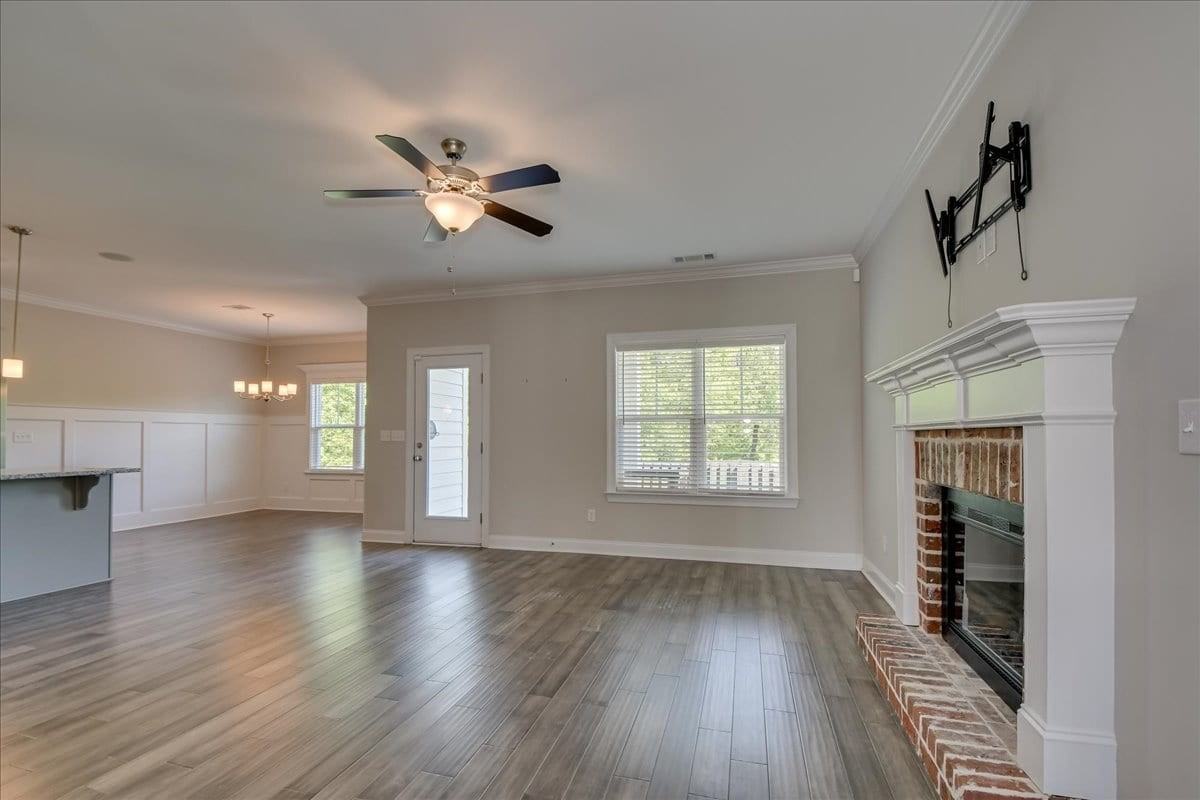 323 Colonnades Dr #1 - Photo 4 of 33