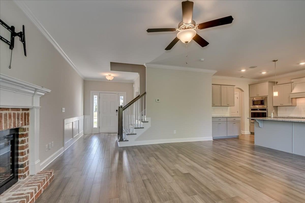 323 Colonnades Dr #1 - Photo 5 of 33