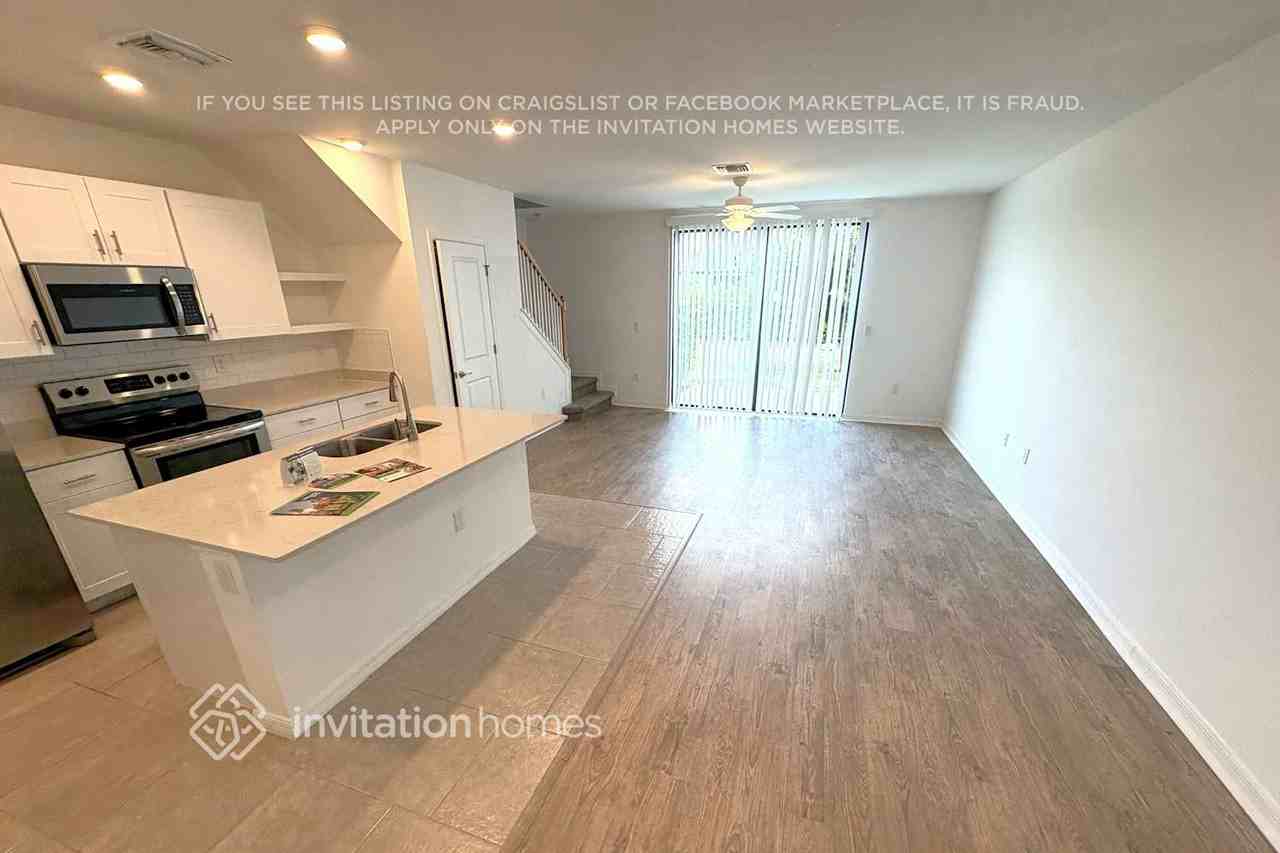 1927 E Landings Way - Photo 4 of 32