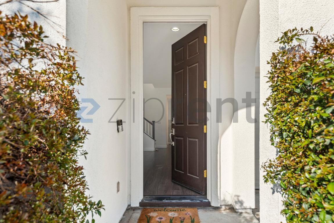 2960 Stallion Way - Photo 4 of 30