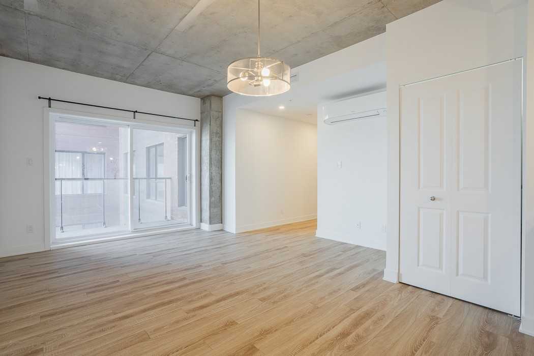 2929 Victoria — photo 1