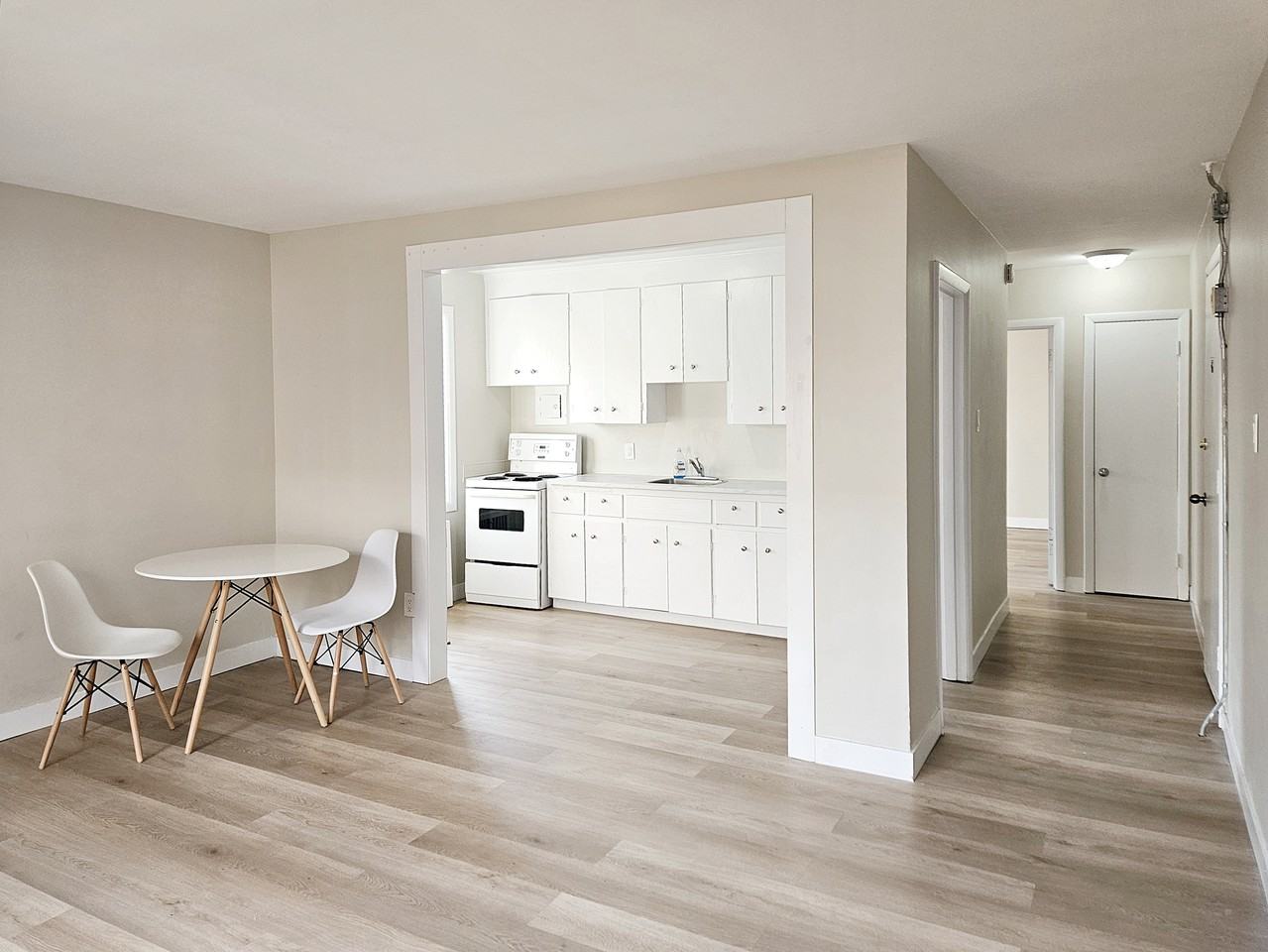 366 Belgrave Ave - Photo 5 of 12