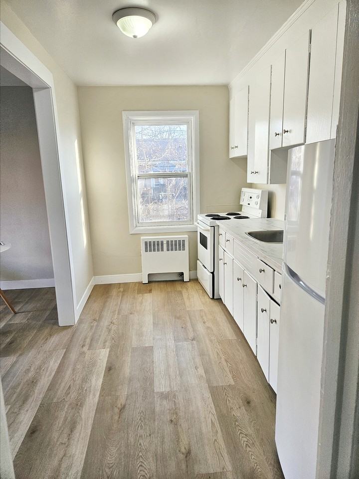 366 Belgrave Ave - Photo 7 of 12