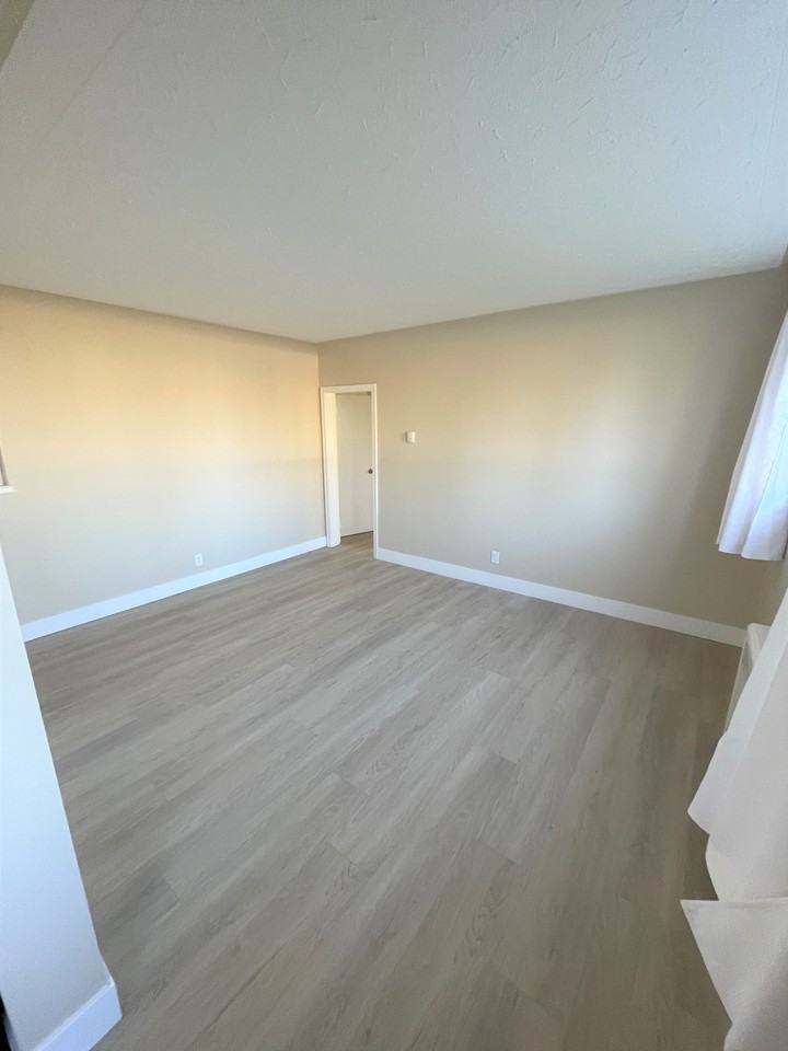 11615 113 Ave Nw - Photo 7 of 32