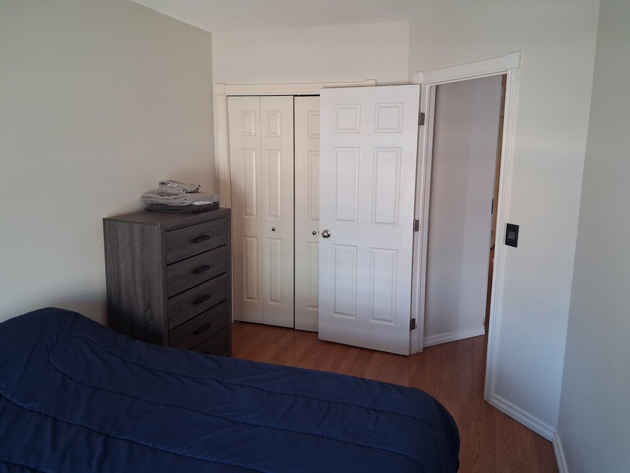 112 14 Avenue Southeast - Photo 2 of 7