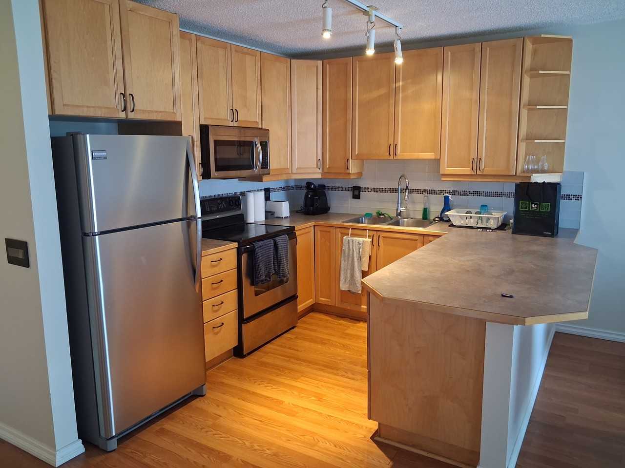 112 14 Avenue Southeast - Photo 3 of 7