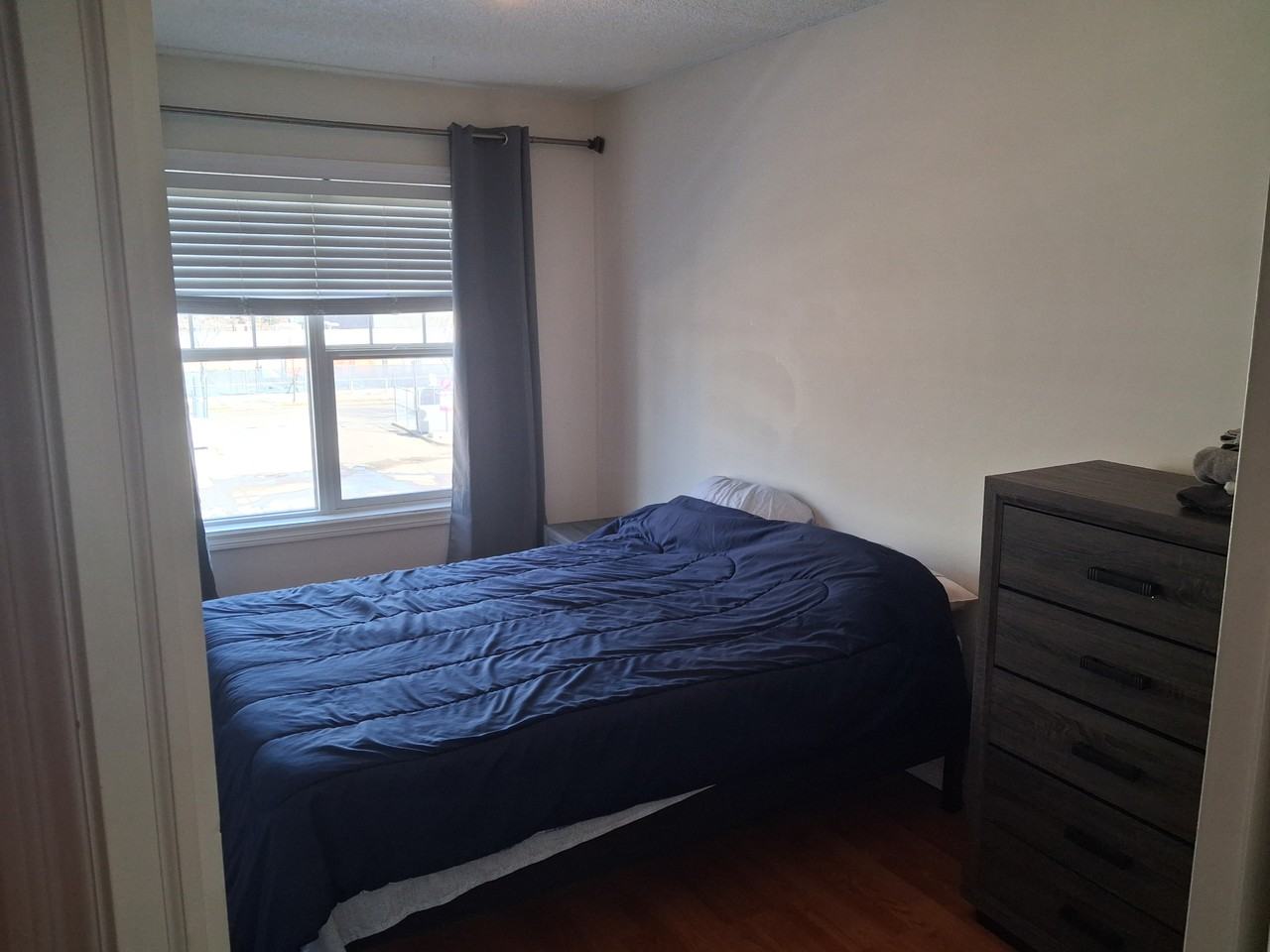 112 14 Avenue Southeast - Photo 5 of 7