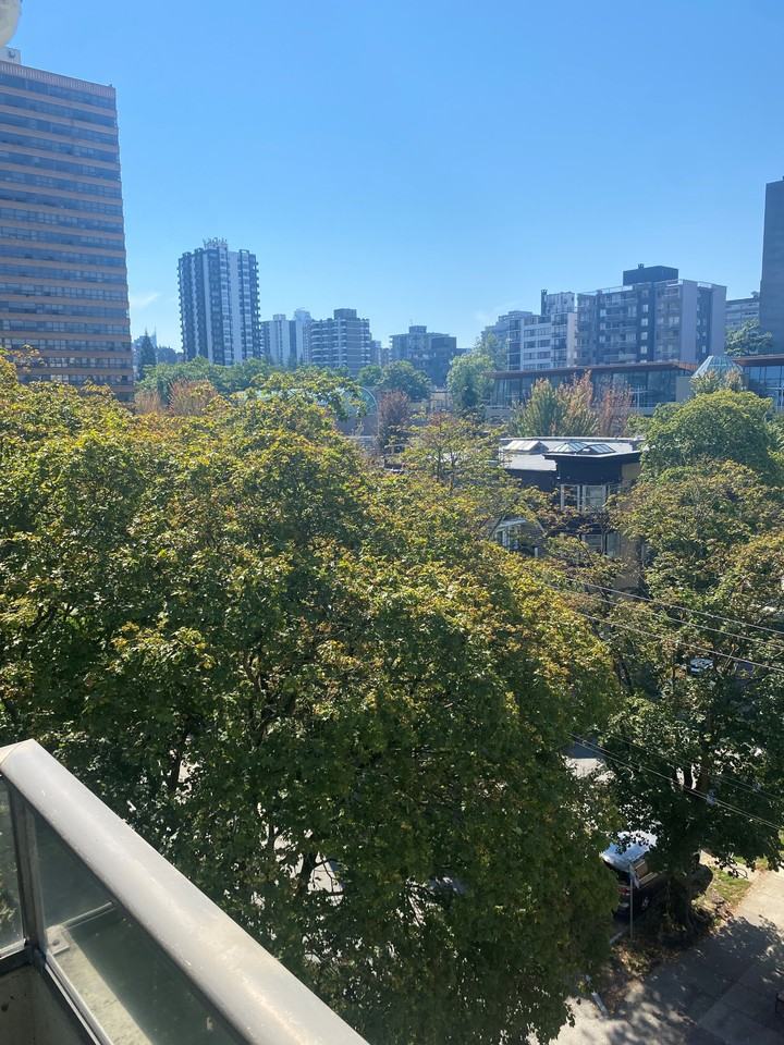 735 Bidwell St - Photo 6 of 10