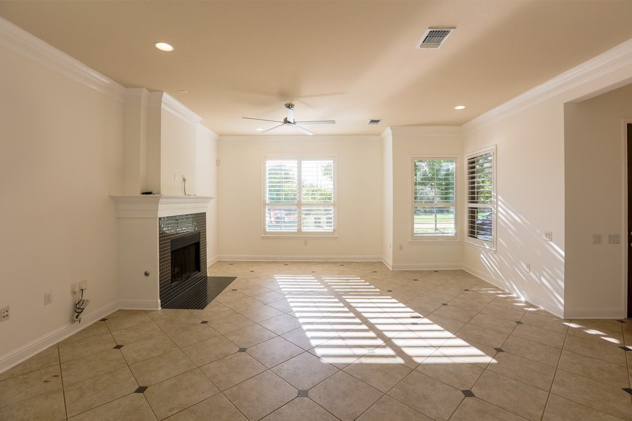 2212 Tom Miller St - Photo 4 of 25