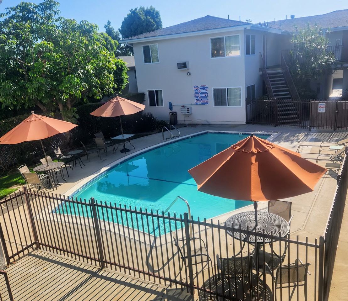 901 N Walnut St #Q - Photo 2 of 12